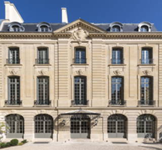 Bureau privé 100 m² 12 postes Location bureau Rue de Martignac Paris 75007 - photo 1